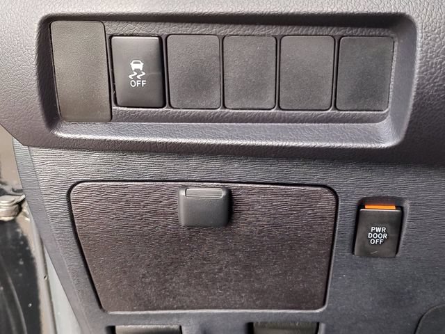Used 2017 Toyota Sienna SE FWD image 23