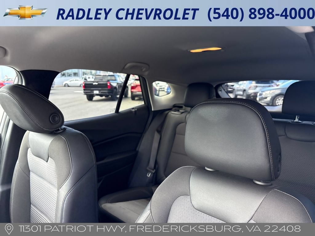Used 2025 Chevrolet Trax LT w/ LT Convenience Package FWD image 2