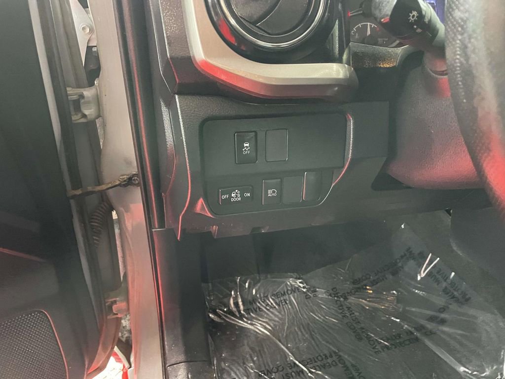 Used 2020 Toyota Tacoma SR5 image 29