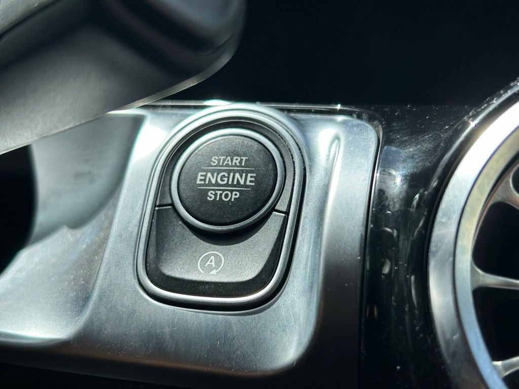 Used 2022 Mercedes-Benz GLB 250 w/ Premium Package Lite image 43