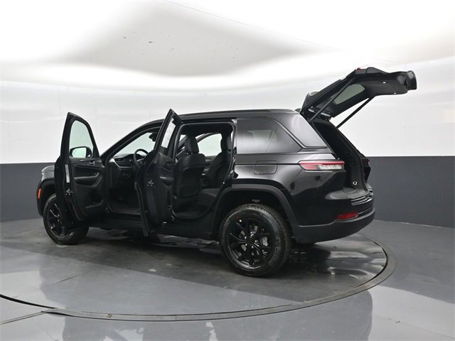New 2025 Jeep Grand Cherokee Altitude image 45