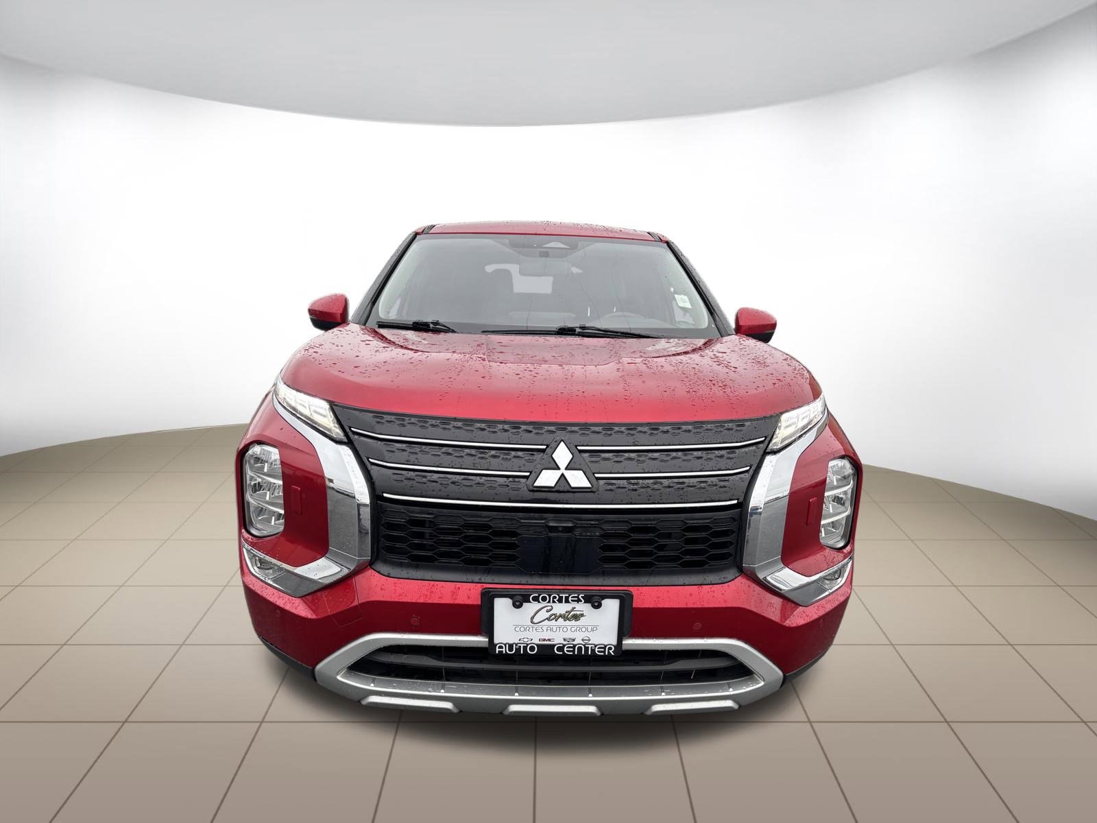 Used 2024 Mitsubishi Outlander SE image 2