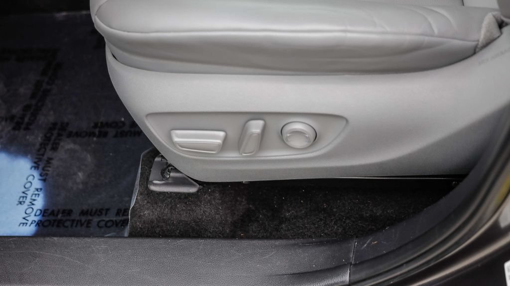 Used 2024 Toyota Highlander XLE AWD/4WD image 26