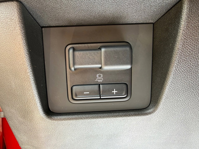 Used 2023 GMC Canyon Denali image 16