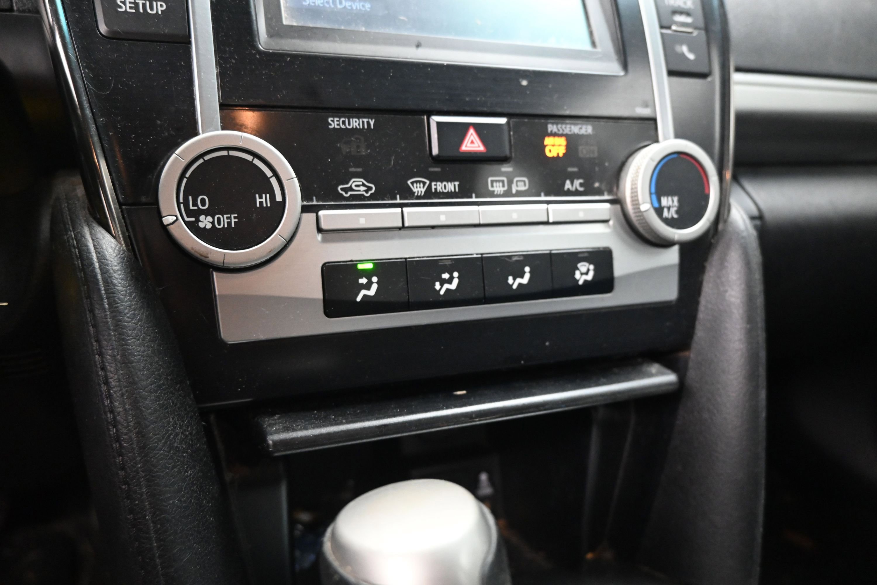 Used 2014 Toyota Camry SE FWD image 30