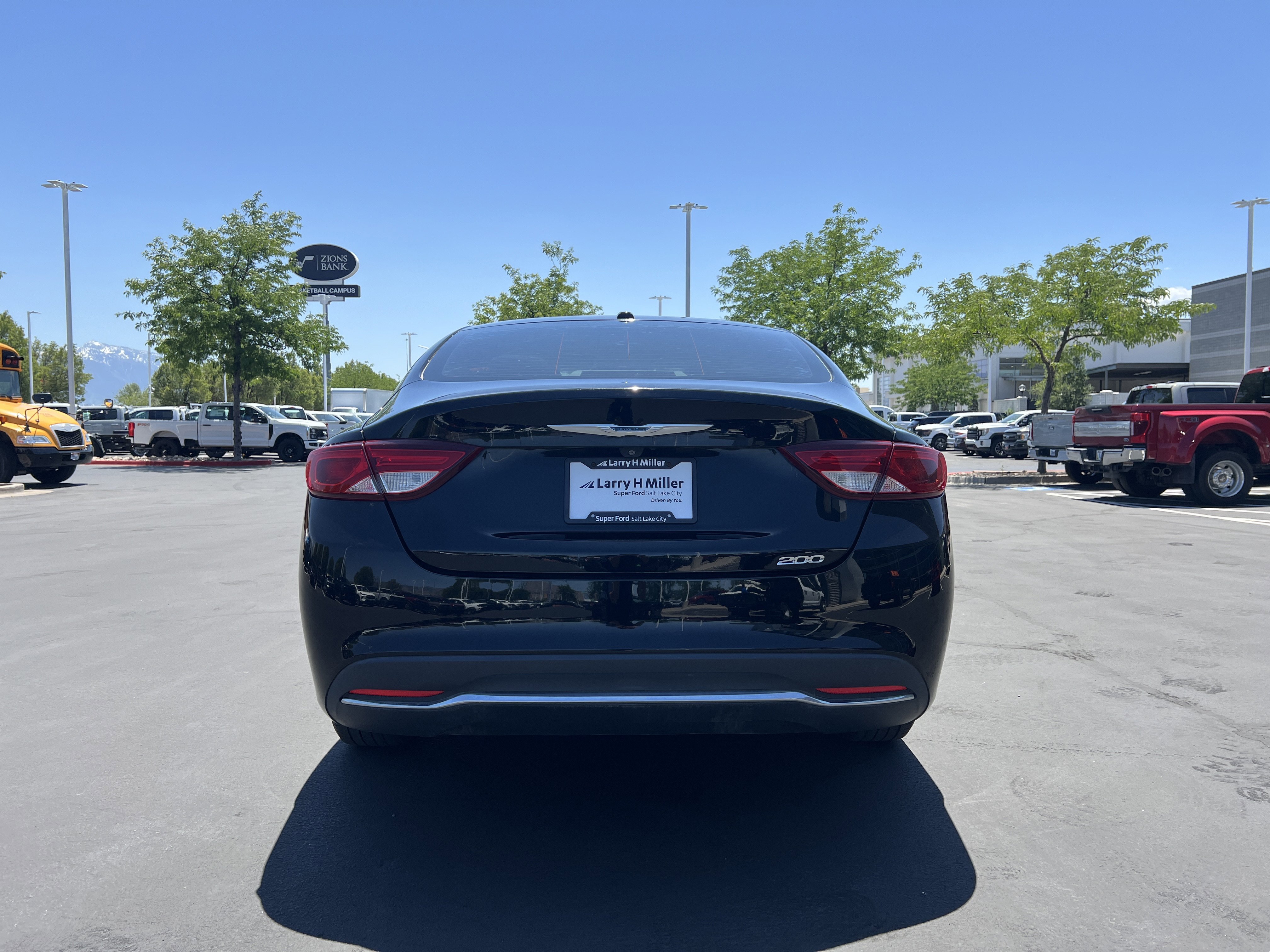 Used 2015 Chrysler 200 Limited w/ Convenience Group FWD image 4