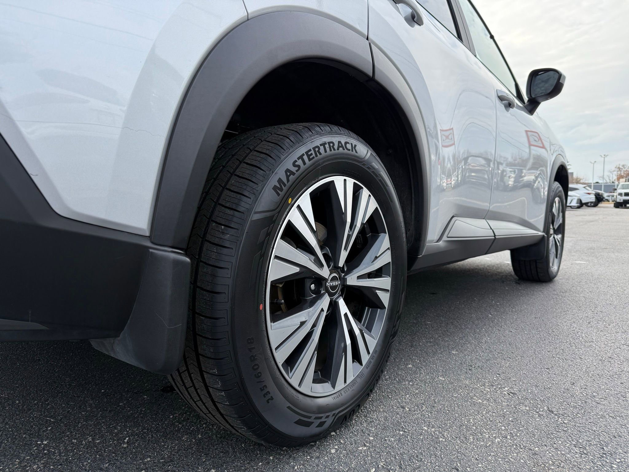 Used 2023 Nissan Rogue SV w/ SV Premium B Package image 16