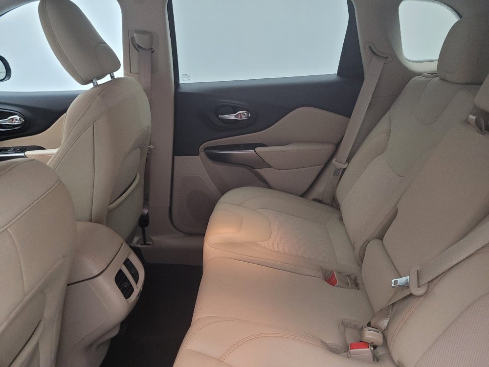 Used 2021 Jeep Cherokee Latitude w/ Mobile Office Group FWD image 18