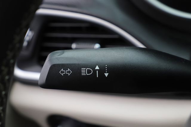 Used 2024 Chrysler Pacifica Touring-L FWD image 37