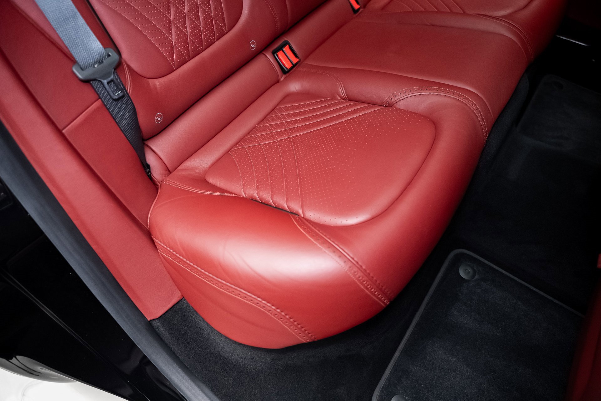 Used 2021 Aston Martin DBX image 67