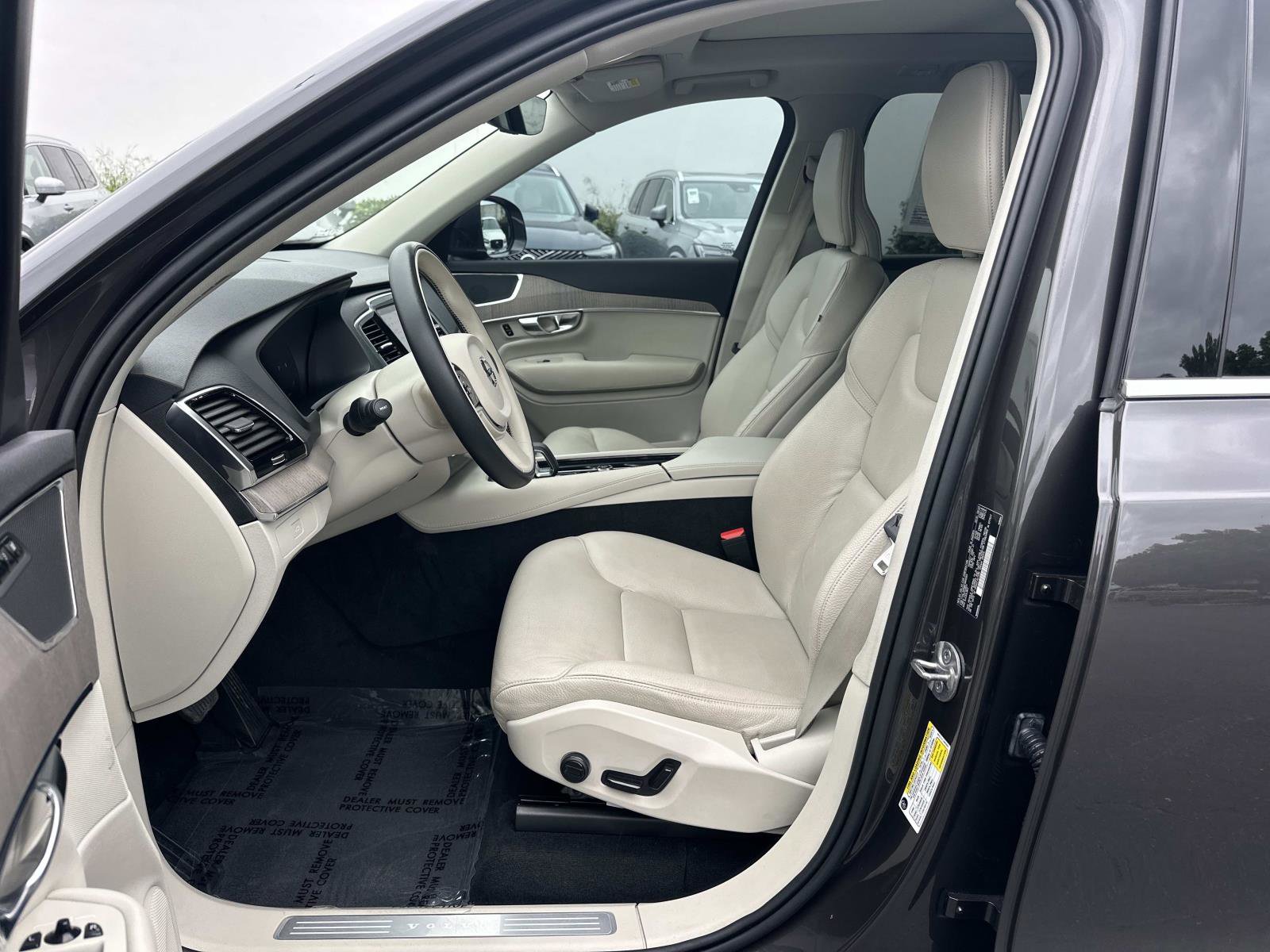 Certified 2023 Volvo XC90 B5 Plus image 17