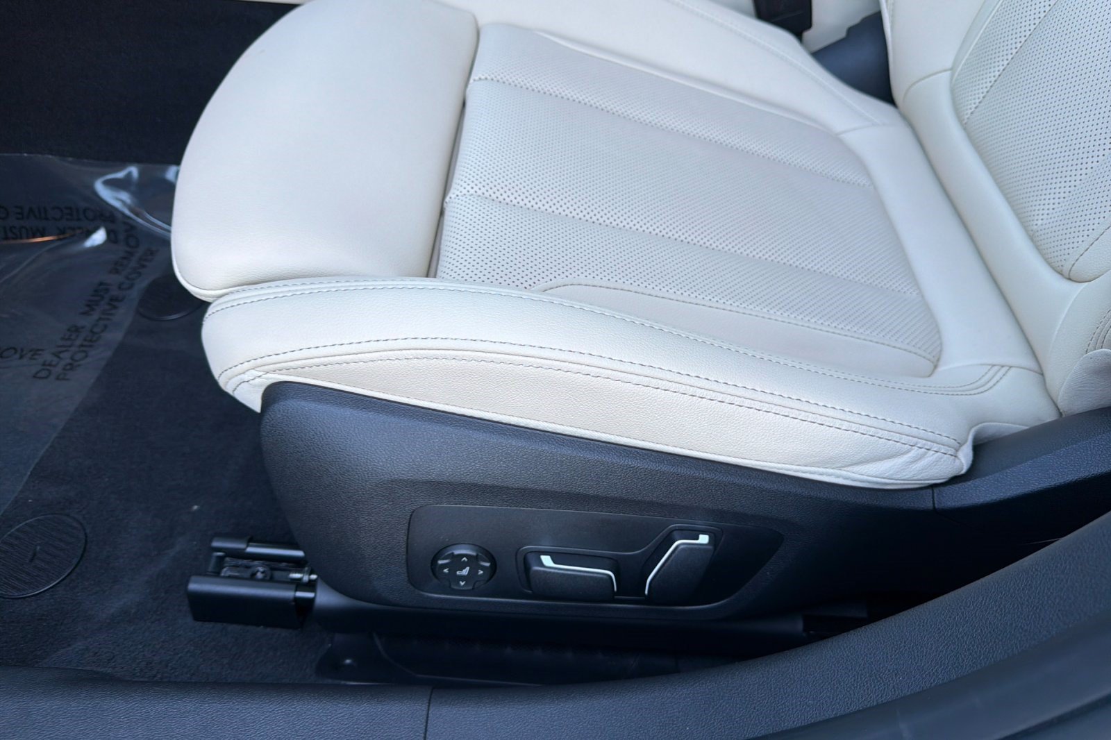 Used 2025 BMW 330i Sedan w/ Premium Package RWD image 14