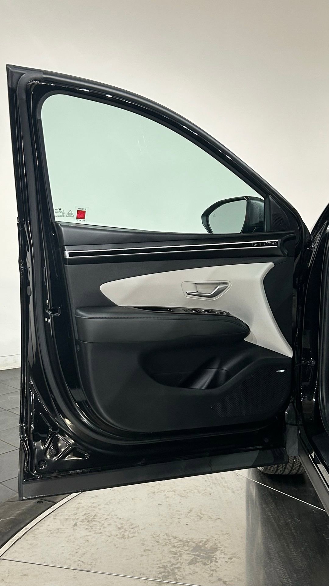 Used 2023 Hyundai Tucson Limited image 37