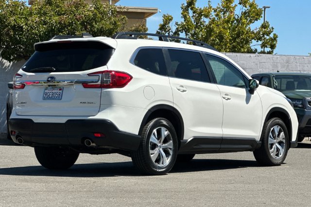Used 2023 Subaru Ascent Premium w/ Convenience Package AWD/4WD image 4