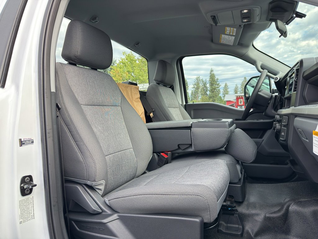New 2025 Ford F550 4x4 Regular Cab Super Duty image 32