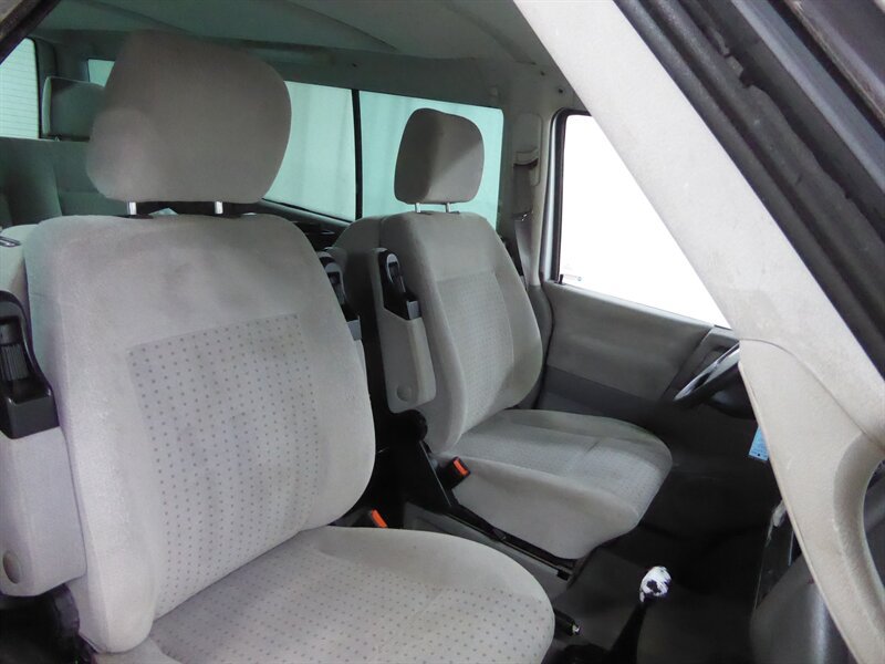 Used 2002 Volkswagen Eurovan MV FWD image 18