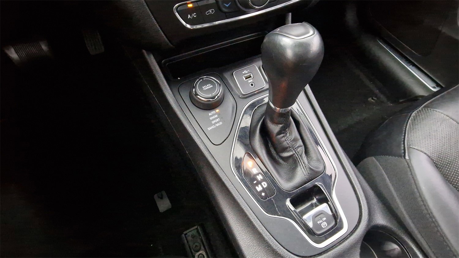 Used 2019 Jeep Cherokee Limited image 31