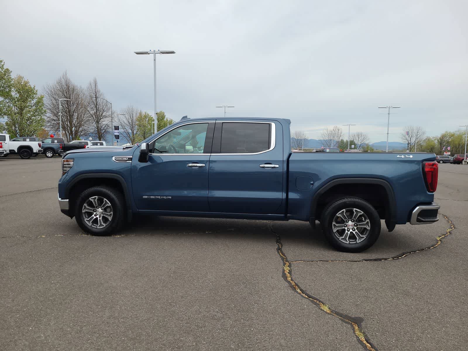 Used 2024 GMC Sierra 1500 SLT image 11