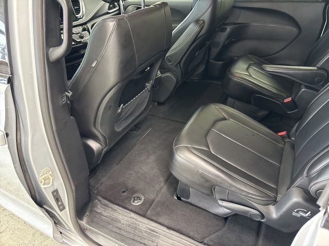Used 2023 Chrysler Pacifica Touring-L w/ S Appearance Package image 21