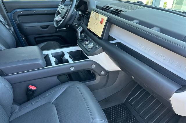 Certified 2025 Land Rover Defender 110 X-Dynamic SE AWD/4WD image 14