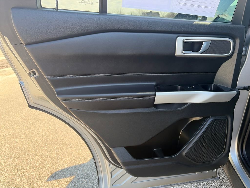 Used 2022 Ford Explorer XLT w/ Equipment Group 202A image 25