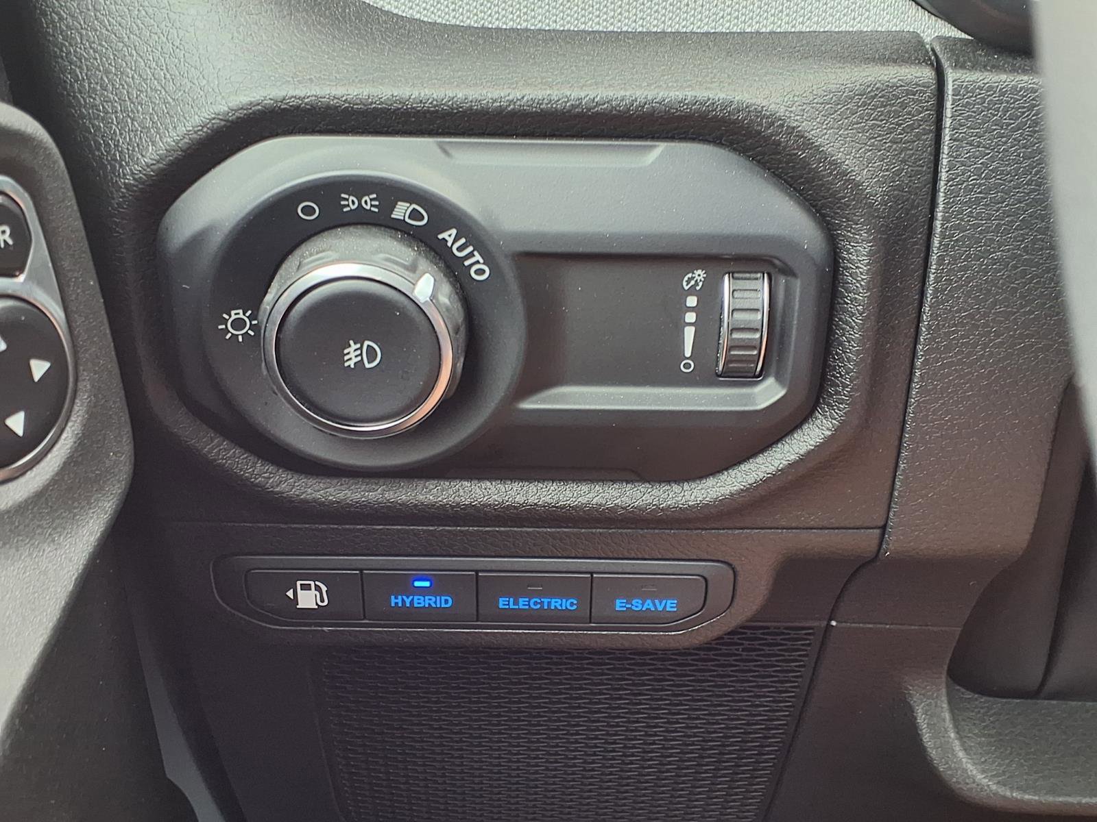 Used 2025 Jeep Wrangler Willys AWD/4WD image 11