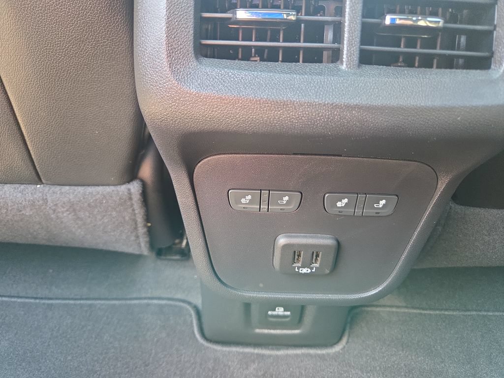 Certified 2023 Chevrolet Equinox Premier AWD/4WD image 36