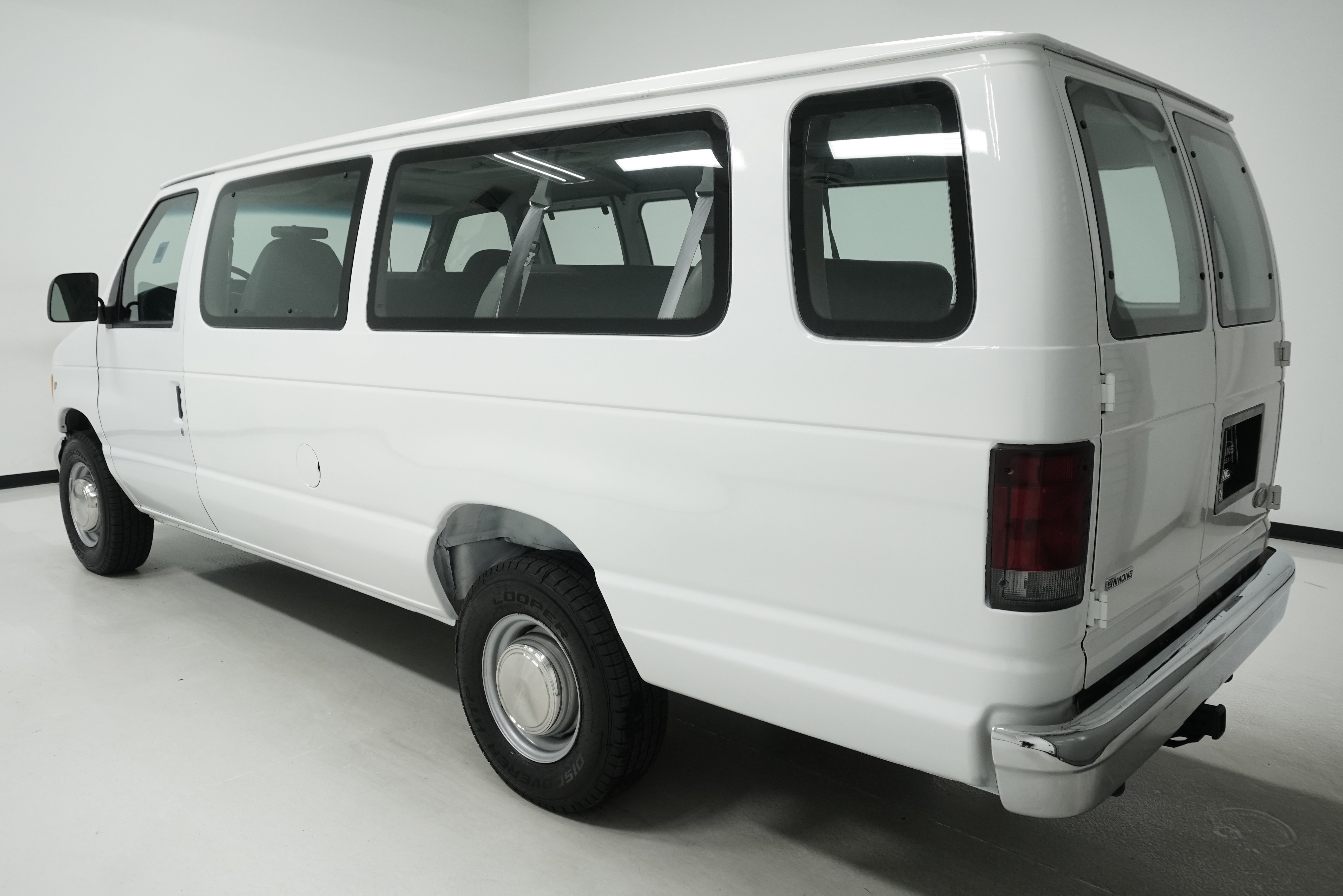 Used 2002 Ford E-350 and Econoline 350 XL image 5