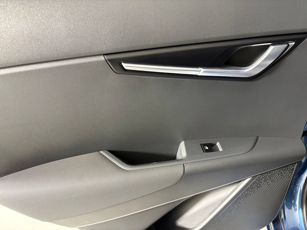 Used 2024 Kia Niro SX Touring FWD image 37