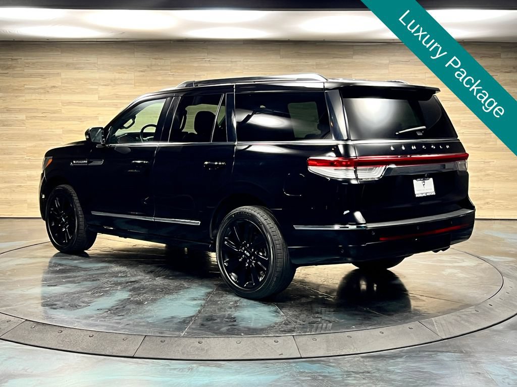 Used 2022 Lincoln Navigator Reserve AWD/4WD image 7