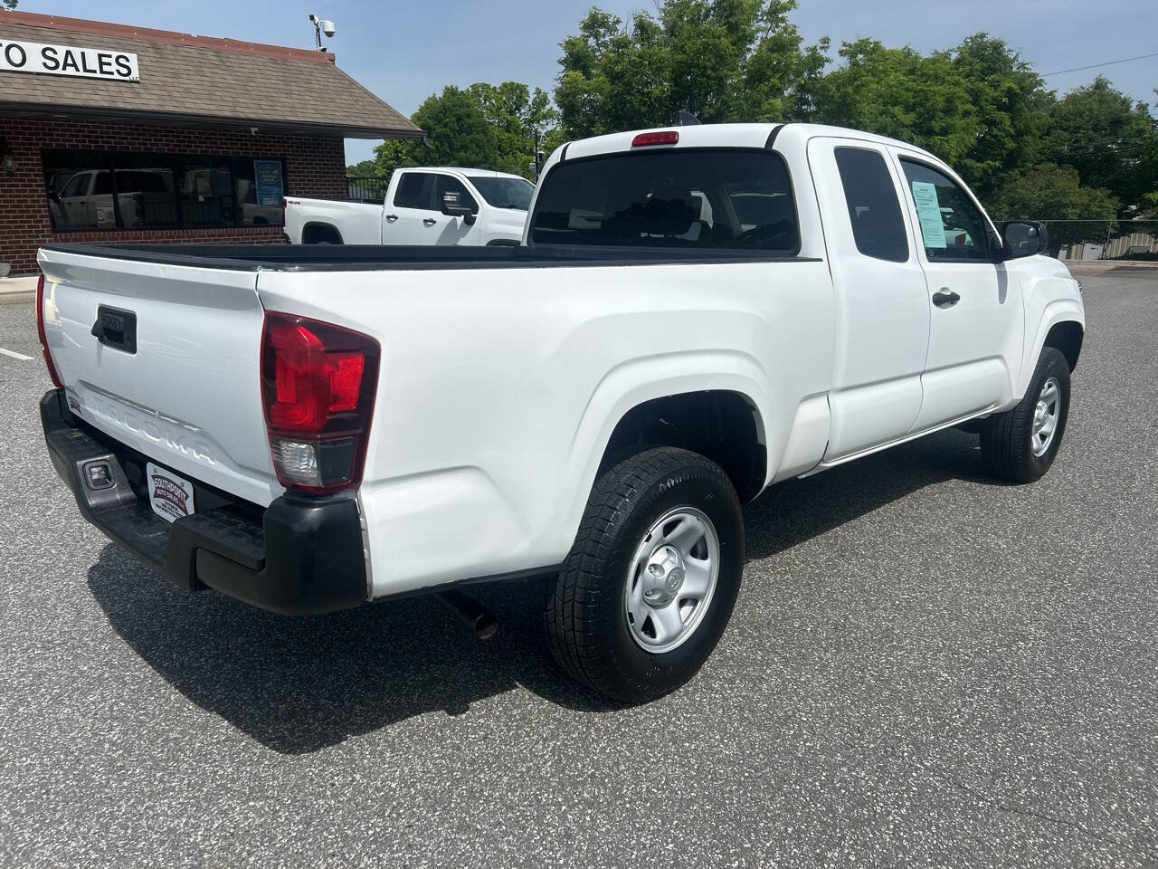 Used 2020 Toyota Tacoma SR RWD image 3
