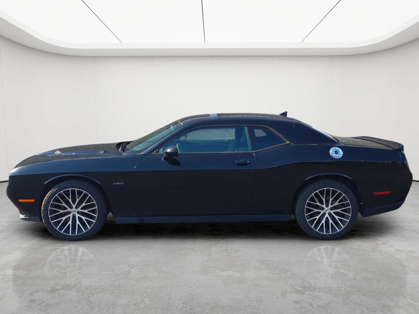 Used 2015 Dodge Challenger R/T Plus RWD image 26