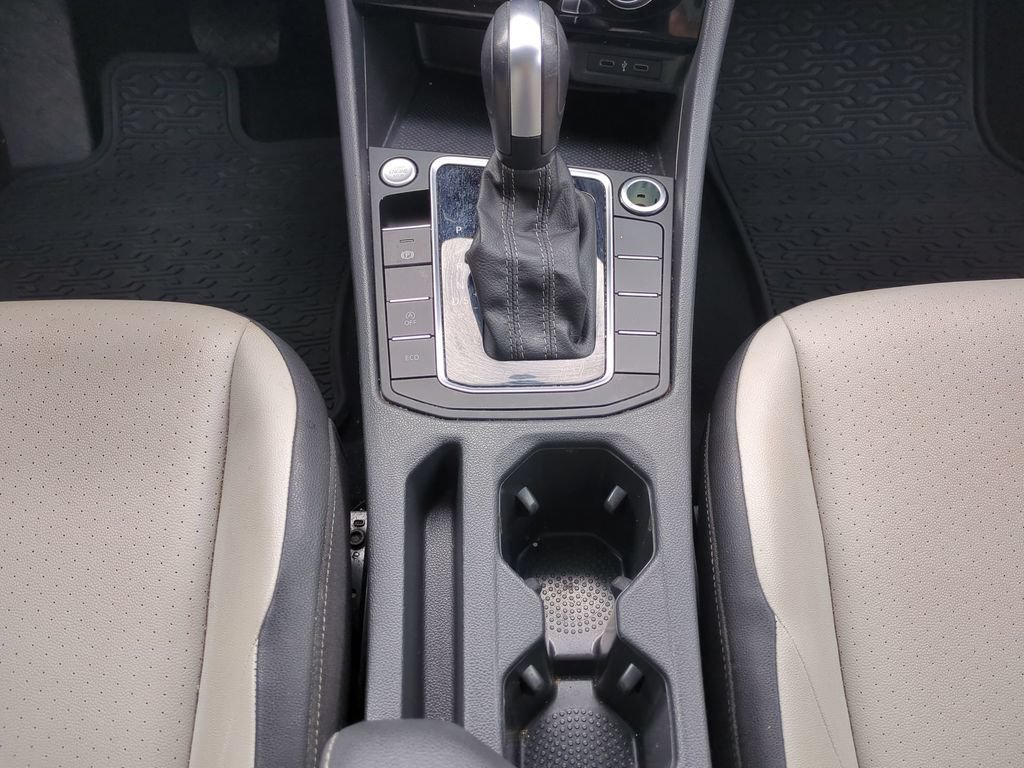 Used 2020 Volkswagen Jetta R-Line w/ R-Line Cold Weather Package FWD image 22