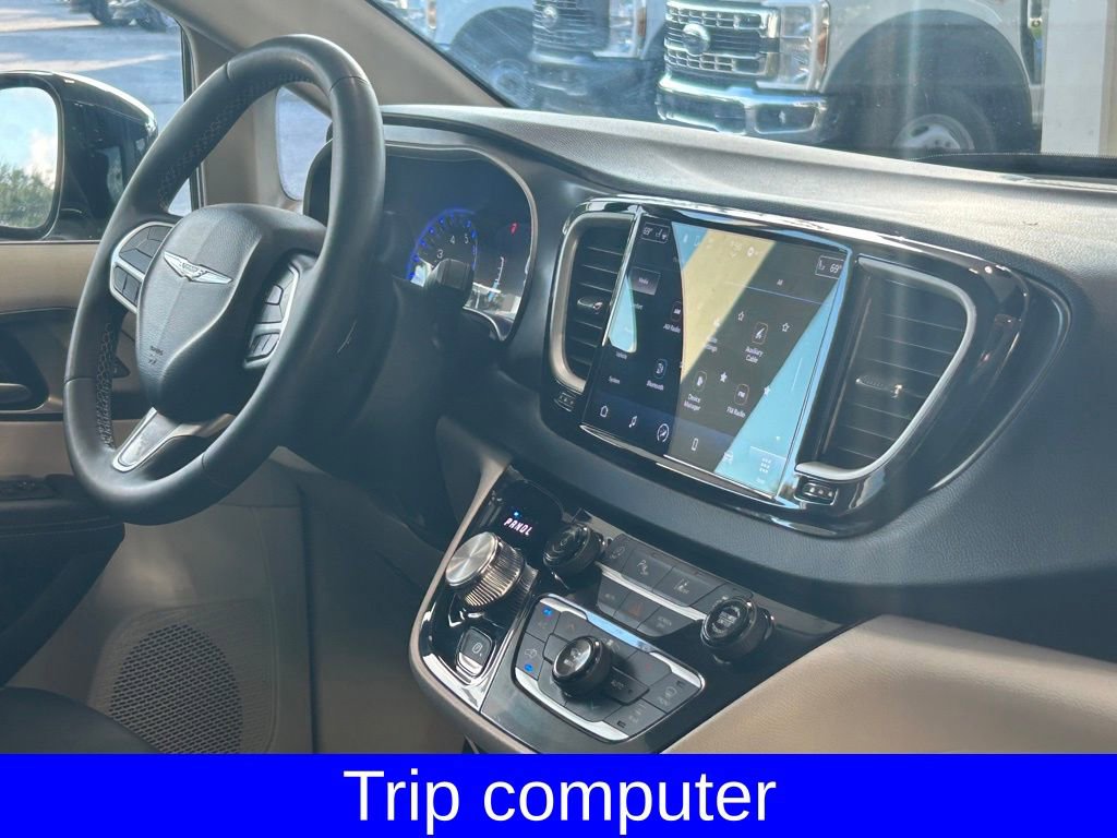 Used 2024 Chrysler Pacifica Touring-L image 26