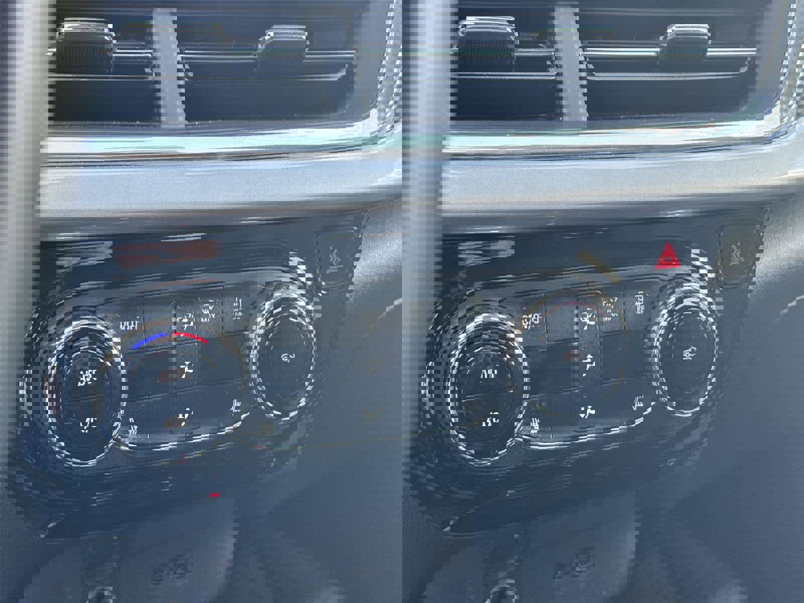 Certified 2024 Chevrolet Trax LT w/ Driver Confidence Package image 19