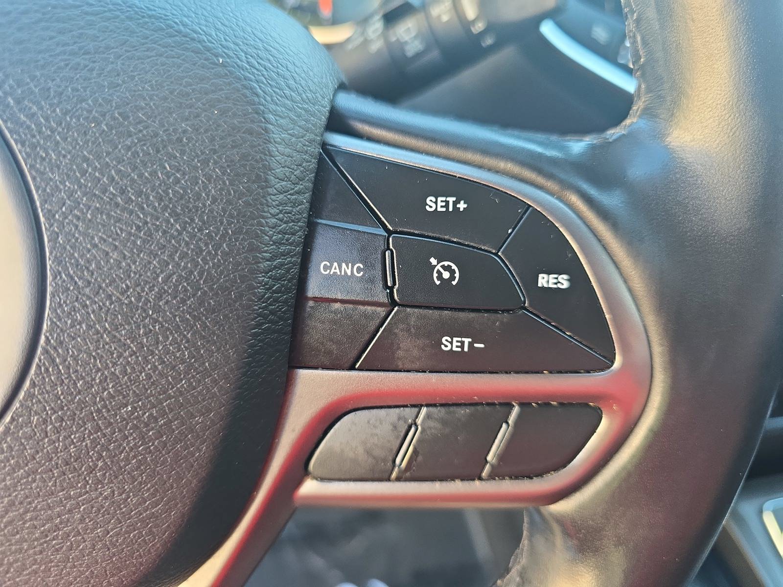 Used 2021 Jeep Cherokee Latitude Lux w/ Sun & Sound Group FWD image 18