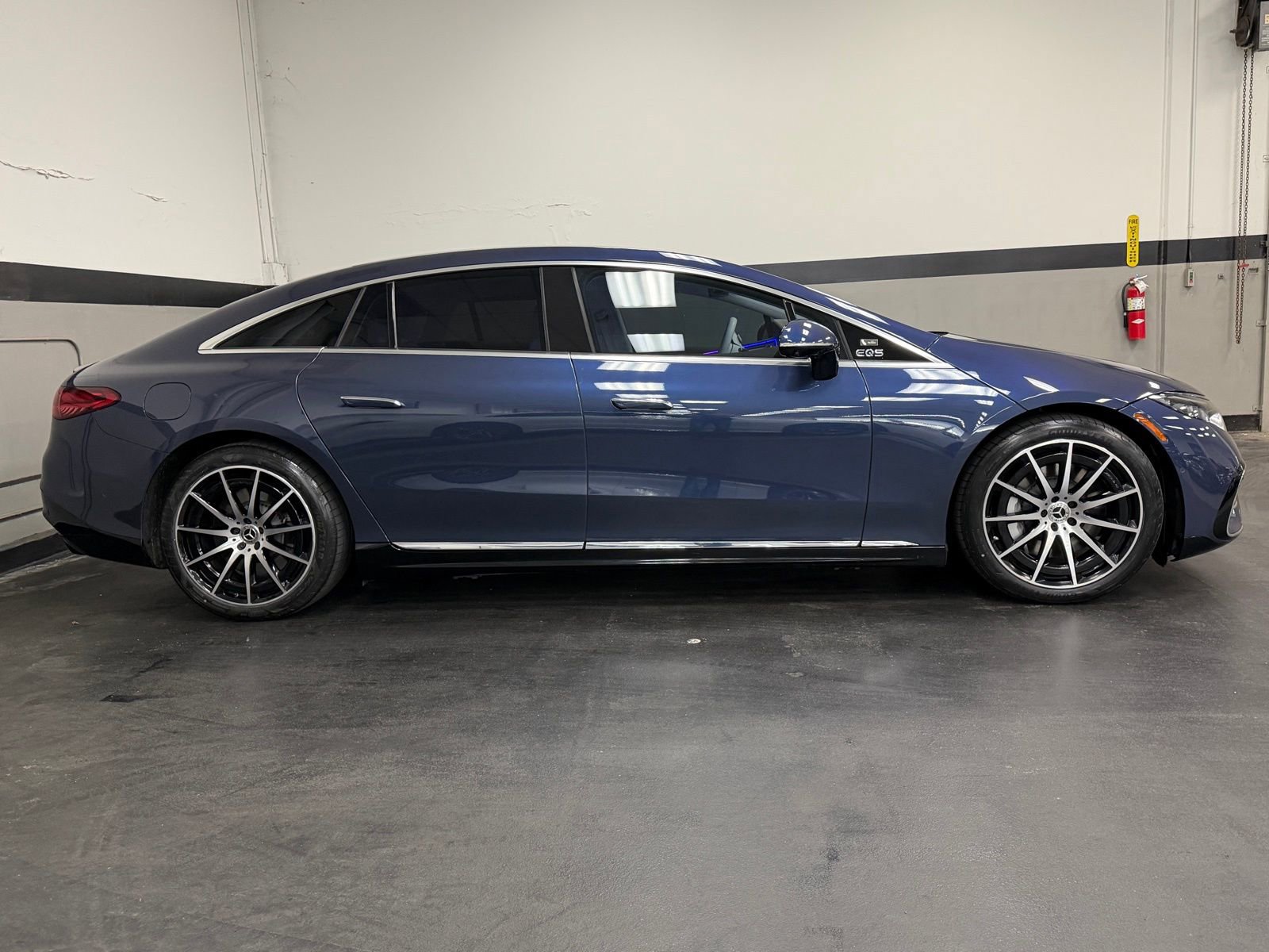 Certified 2023 Mercedes-Benz EQS 580 4MATIC Sedan image 5