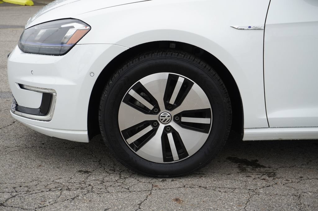 Used 2016 Volkswagen e-Golf SEL Premium w/ Driver Assistance Package FWD image 10