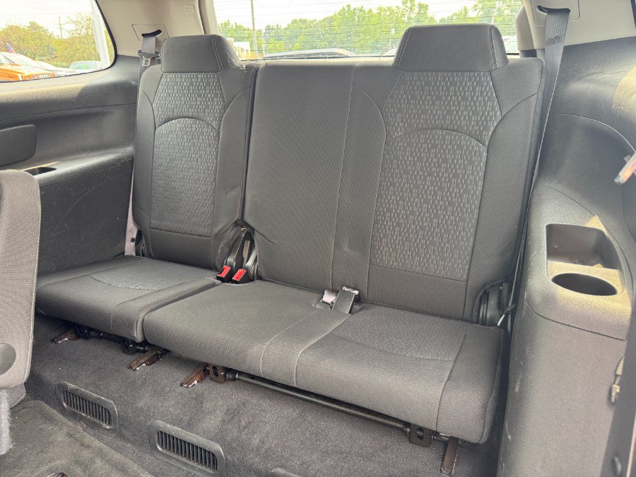 Used 2015 GMC Acadia SLE FWD image 17