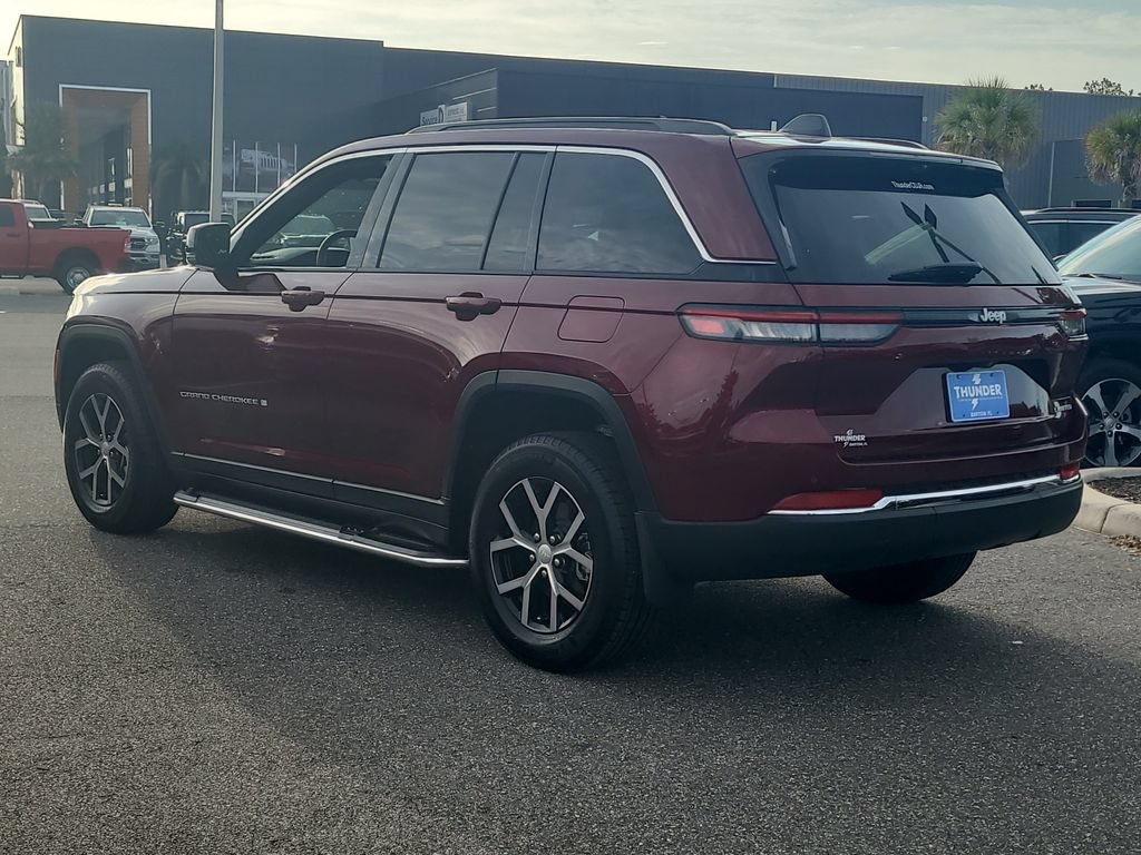 Certified 2025 Jeep Grand Cherokee Limited w/ Luxury Tech Group II RWD image 3