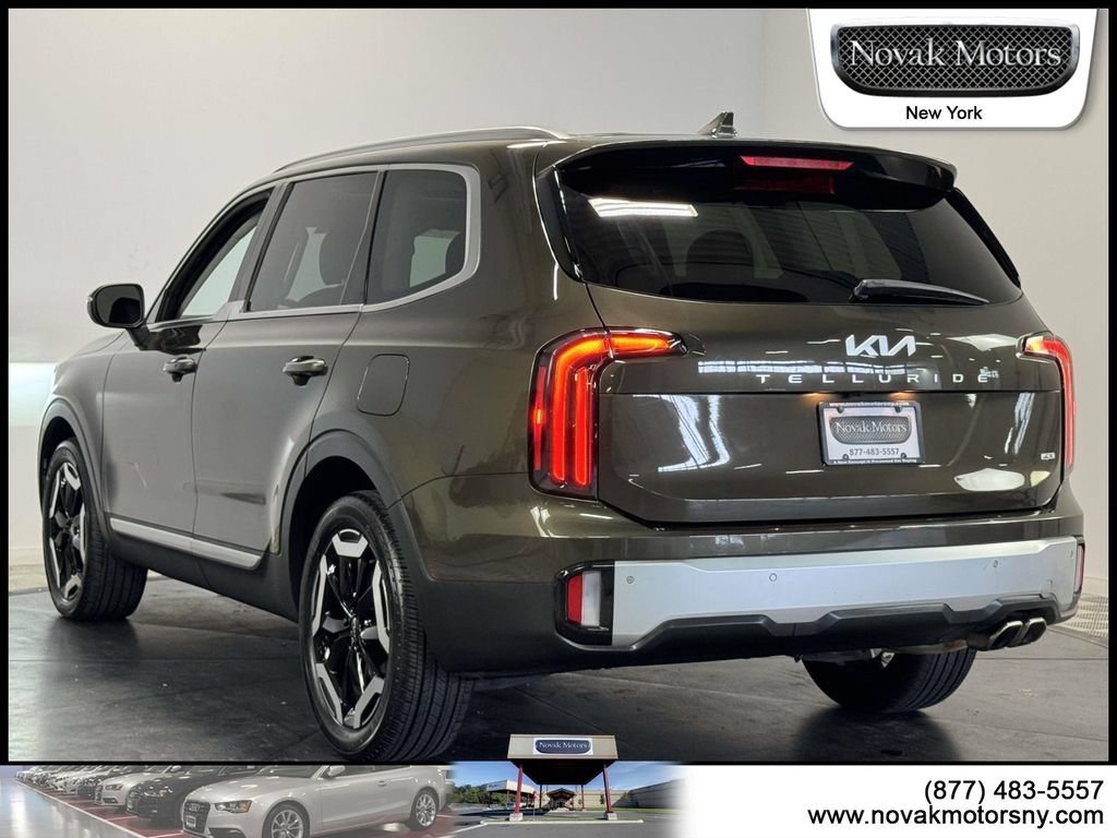 Used 2023 Kia Telluride EX w/ EX Captain's Chair Package AWD/4WD image 6