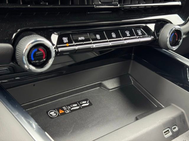 Used 2025 Chevrolet Suburban Premier image 34