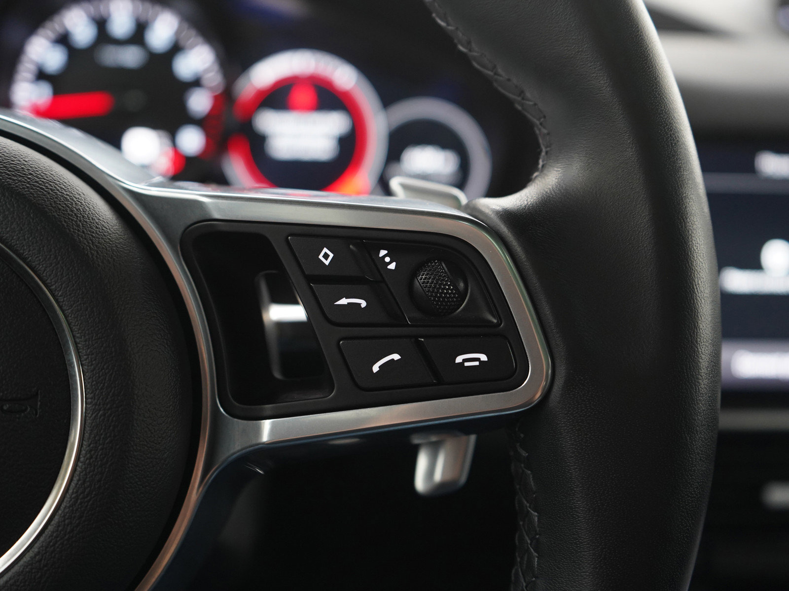 Used 2022 Porsche Cayenne AWD/4WD image 28