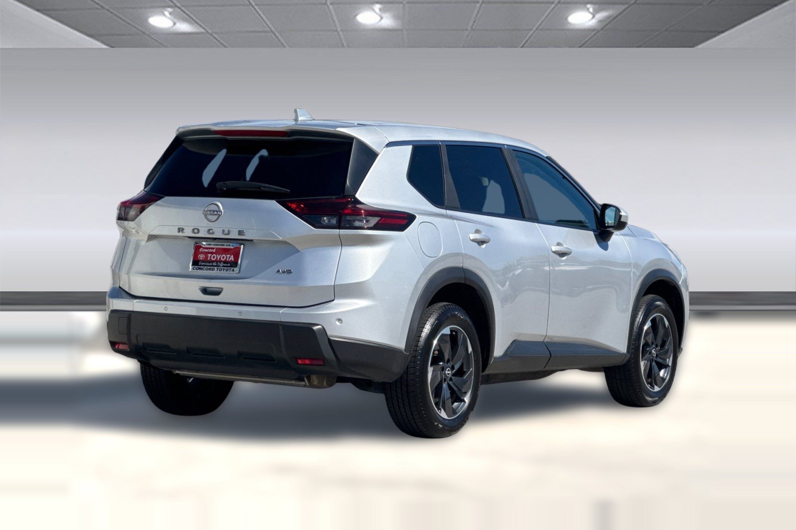 Used 2025 Nissan Rogue SV AWD/4WD image 9