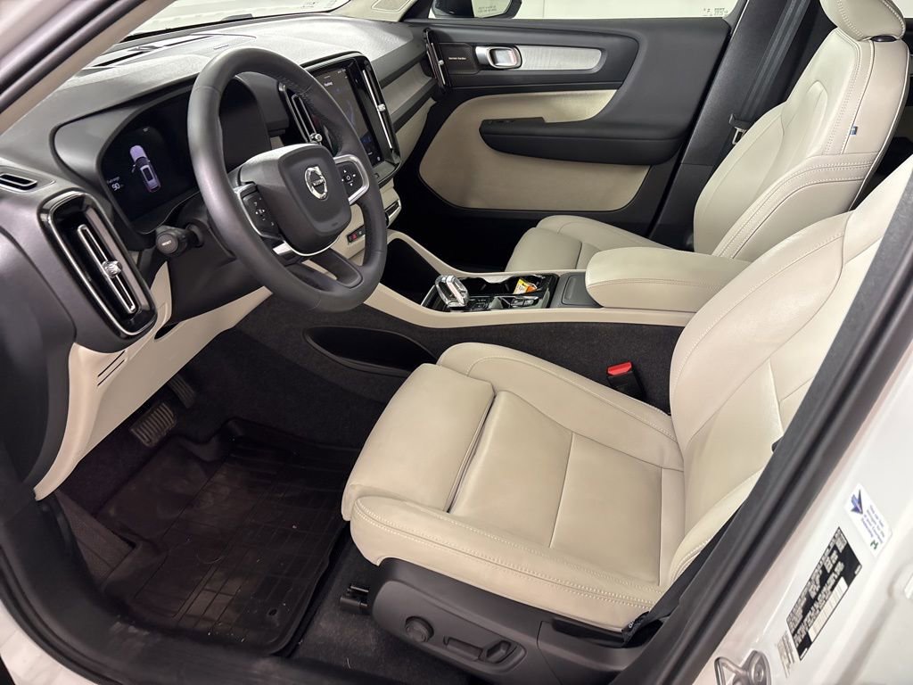 Used 2024 Volvo XC40 B5 Ultimate w/ Protection Package AWD/4WD image 23