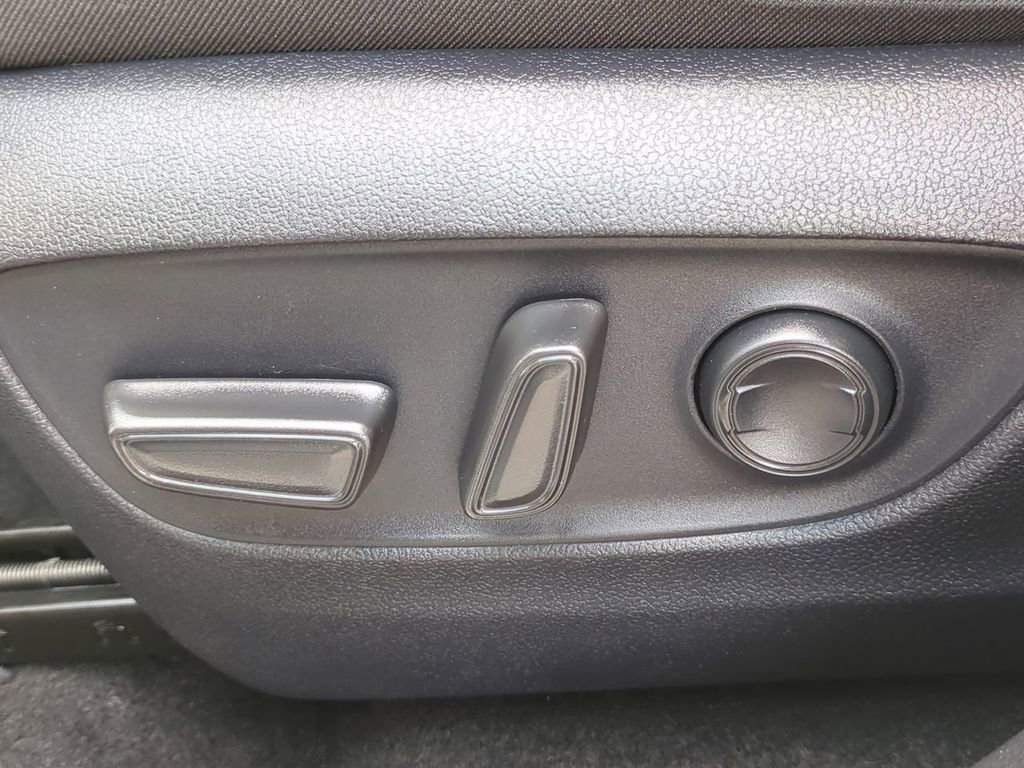 Used 2023 Toyota RAV4 AWD Hybrid image 19
