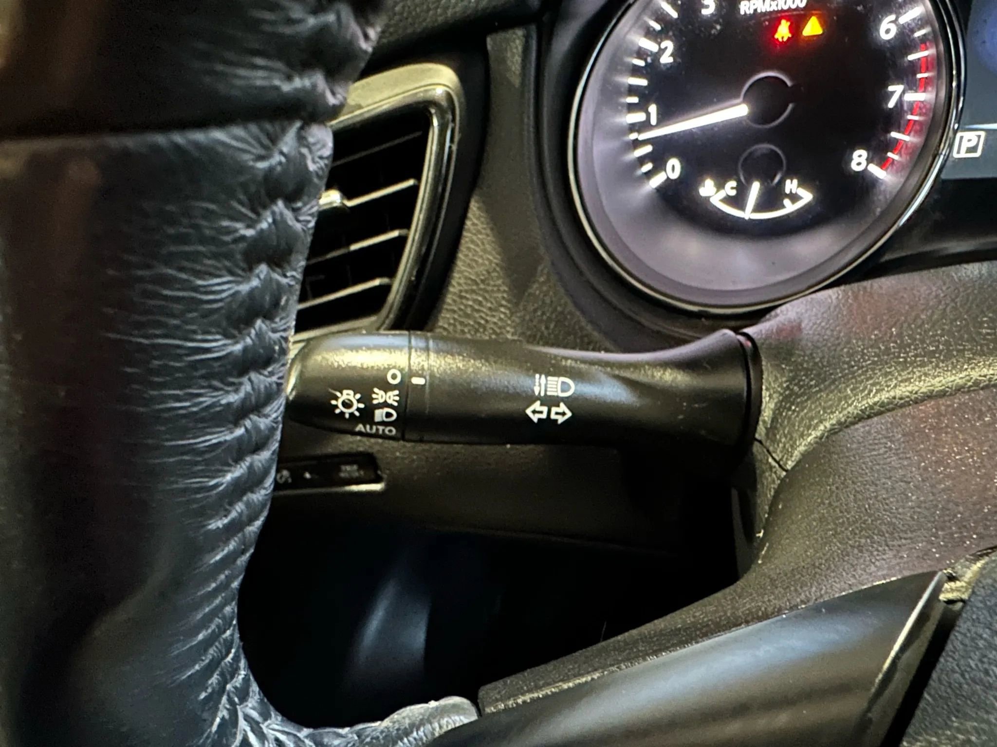 Used 2017 Nissan Rogue SV w/ SV Premium Package image 12