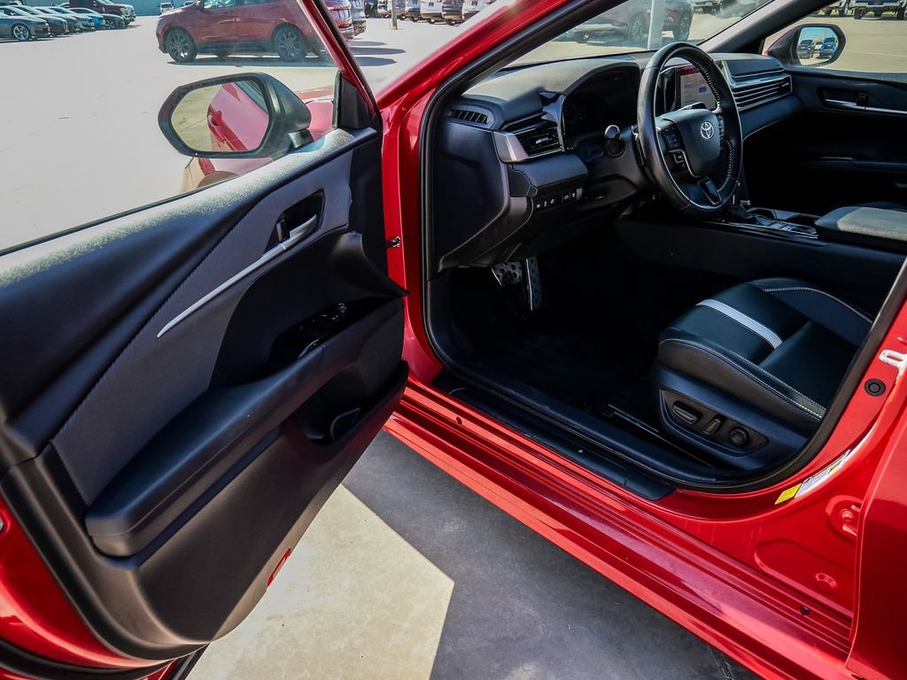 Used 2025 Toyota Camry SE FWD image 31