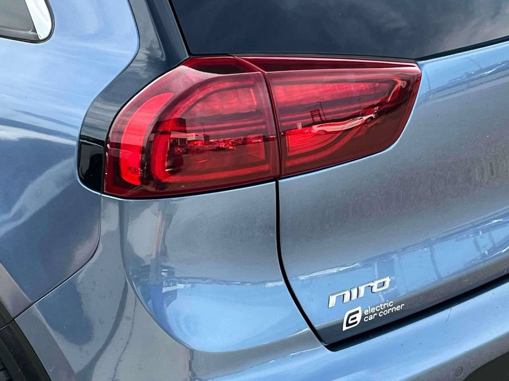 Used 2022 Kia Niro EX Premium FWD image 35