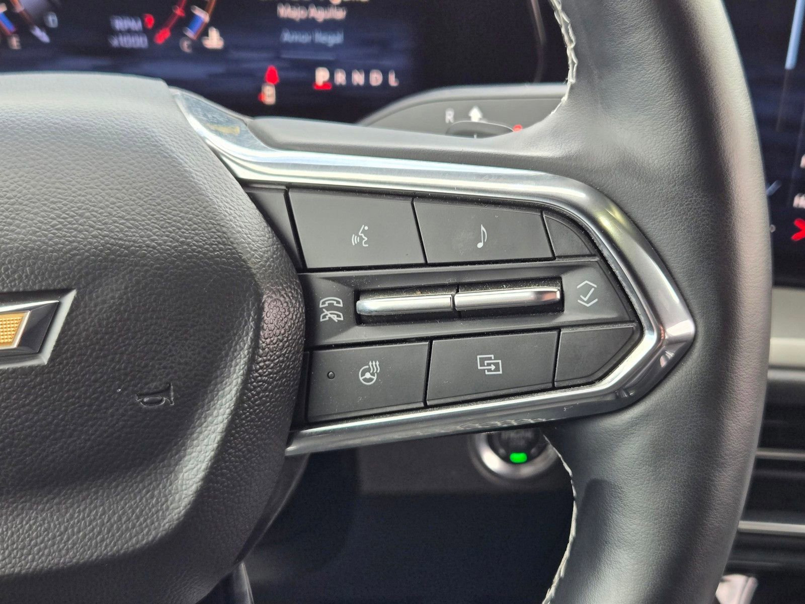 Used 2025 Chevrolet Traverse LT FWD image 13